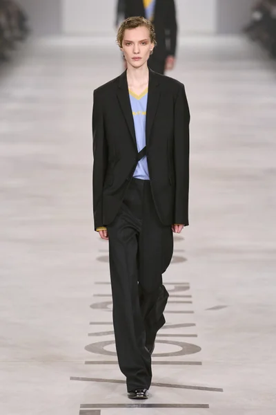 Look 30